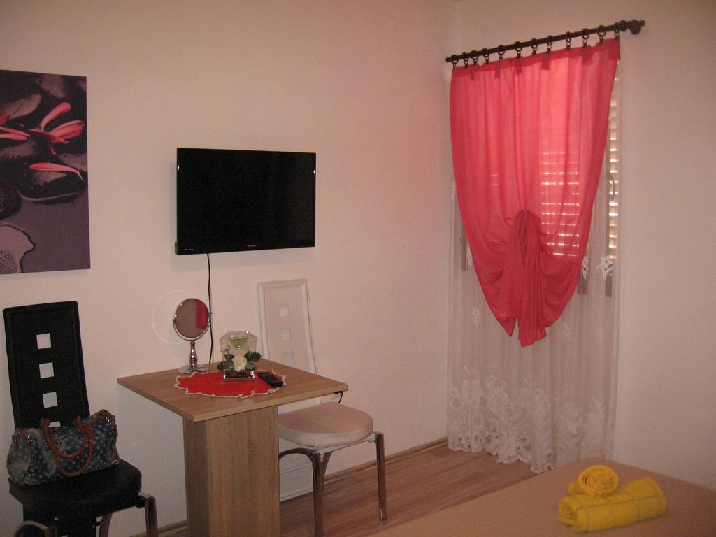 Apartments Alen Пазин Екстериор снимка